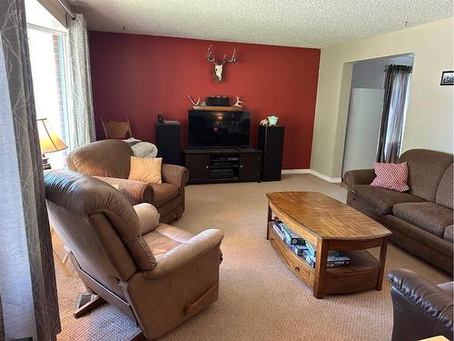 1205 1 Street Ne, Three Hills, AB - Indoor Photo Showing Living Room