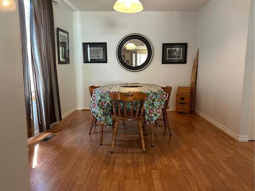 1205 1 Street Ne, Three Hills, AB - Indoor Photo Showing Dining Room