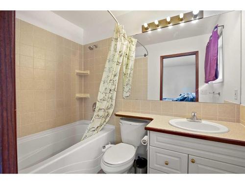 32 Fern Glade Crescent, Sylvan Lake, AB - Indoor Photo Showing Bathroom