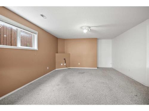 32 Fern Glade Crescent, Sylvan Lake, AB - Indoor Photo Showing Other Room