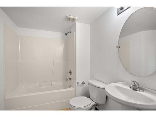 32 Fern Glade Crescent, Sylvan Lake, AB - Indoor Photo Showing Bathroom