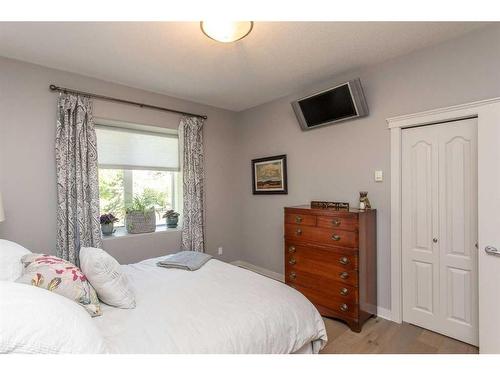 3-421022 Range Road 260, Rural Ponoka County, AB - Indoor Photo Showing Bedroom