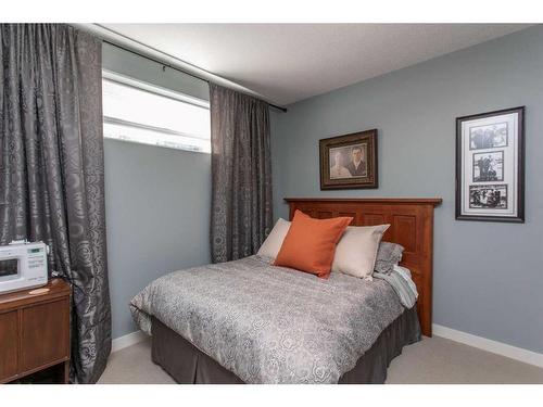 3-421022 Range Road 260, Rural Ponoka County, AB - Indoor Photo Showing Bedroom
