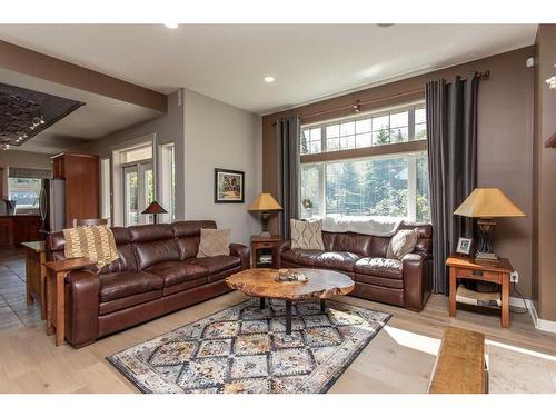 3-421022 Range Road 260, Rural Ponoka County, AB - Indoor Photo Showing Living Room