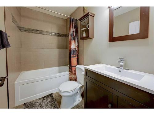 30 Crossley Street, Red Deer, AB - Indoor Photo Showing Bathroom