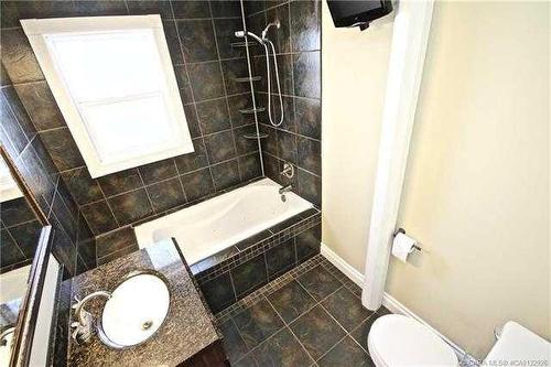 5005 54 Street, Killam, AB - Indoor Photo Showing Bathroom