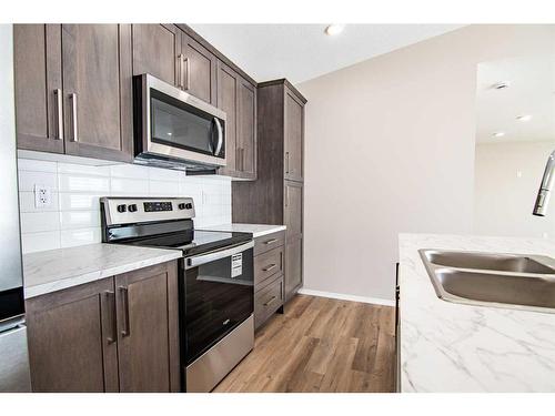 116 Golden Crescent, Red Deer, AB - Indoor Photo Showing Kitchen With Double Sink With Upgraded Kitchen