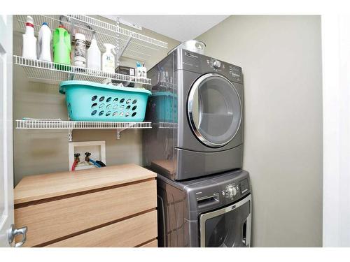 46 Westwood Crescent, Sylvan Lake, AB - Indoor Photo Showing Laundry Room