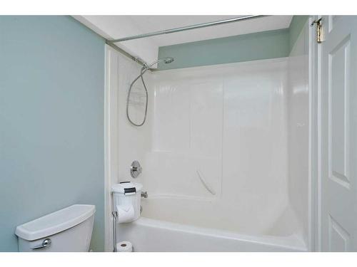 46 Westwood Crescent, Sylvan Lake, AB - Indoor Photo Showing Bathroom