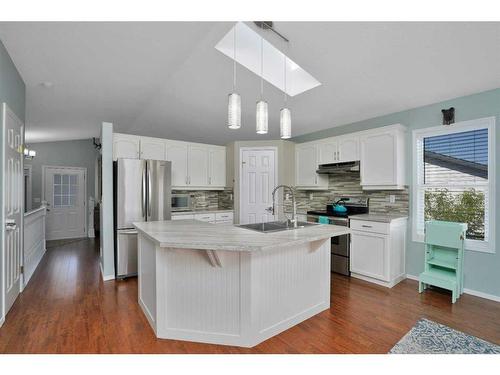 46 Westwood Crescent, Sylvan Lake, AB - Indoor Photo Showing Kitchen With Stainless Steel Kitchen With Upgraded Kitchen