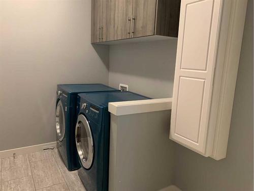 142 Connaught Crescent, Red Deer, AB - Indoor Photo Showing Laundry Room