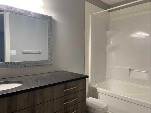 142 Connaught Crescent, Red Deer, AB - Indoor Photo Showing Bathroom