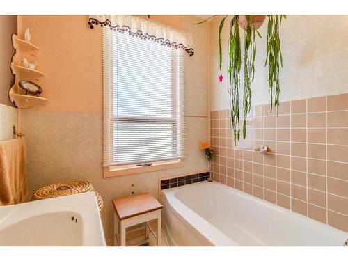 2302 19 Street, Delburne, AB - Indoor Photo Showing Bathroom