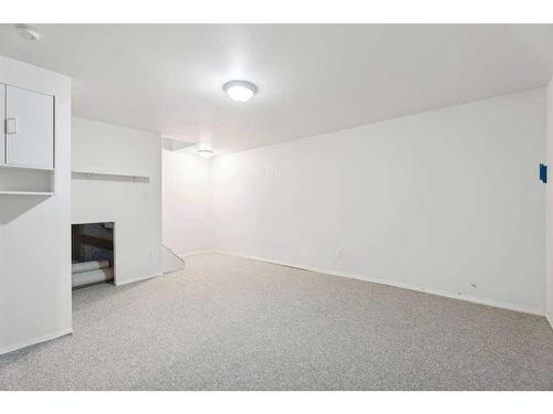 543 Regal Park Ne, Calgary, AB - Indoor Photo Showing Other Room