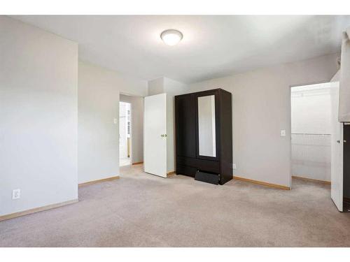 543 Regal Park Ne, Calgary, AB - Indoor Photo Showing Other Room