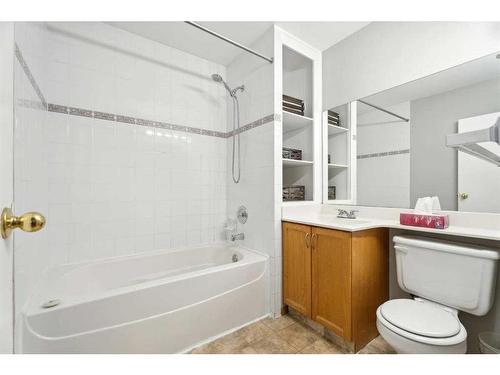 543 Regal Park Ne, Calgary, AB - Indoor Photo Showing Bathroom