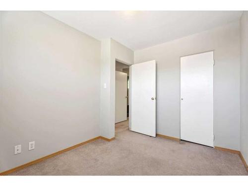 543 Regal Park Ne, Calgary, AB - Indoor Photo Showing Other Room