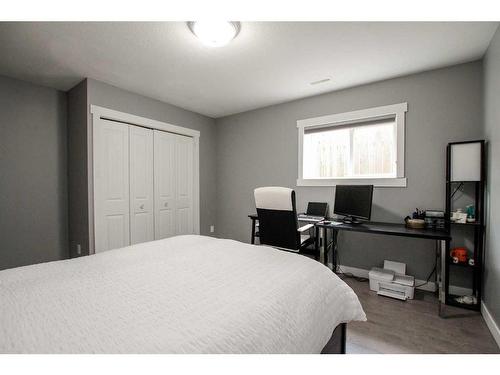 5818 41 Street Crescent, Red Deer, AB - Indoor Photo Showing Bedroom