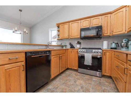78 Donald Close, Red Deer, AB - Indoor Photo Showing Kitchen