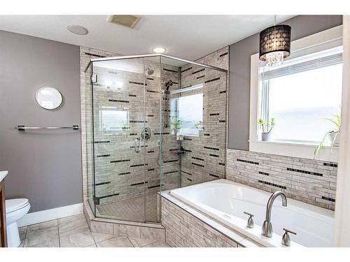 115 Issard Close, Red Deer, AB - Indoor Photo Showing Bathroom