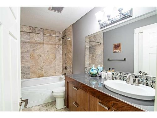 115 Issard Close, Red Deer, AB - Indoor Photo Showing Bathroom