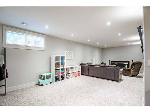 115 Issard Close, Red Deer, AB - Indoor Photo Showing Other Room
