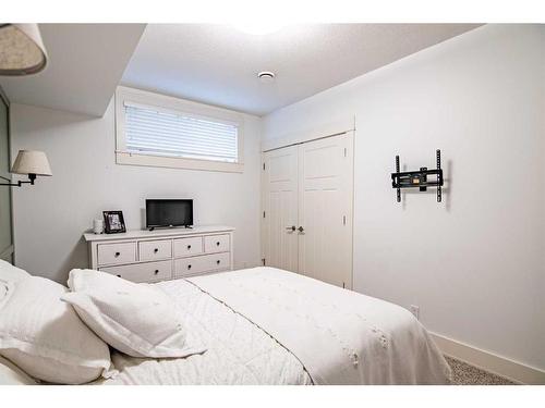 115 Issard Close, Red Deer, AB - Indoor Photo Showing Bedroom