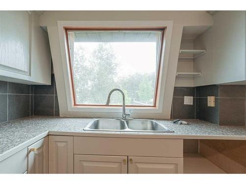 27 Barner Avenue, Red Deer, AB - Indoor Photo Showing Kitchen With Double Sink