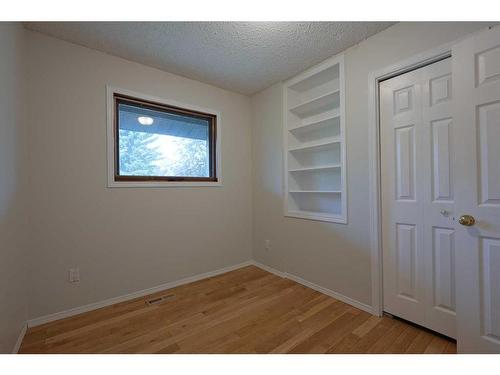 27 Barner Avenue, Red Deer, AB - Indoor Photo Showing Other Room