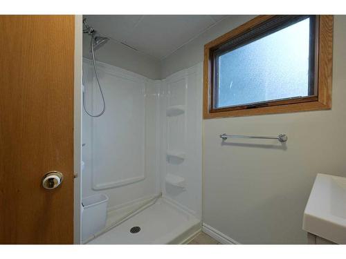 27 Barner Avenue, Red Deer, AB - Indoor Photo Showing Bathroom