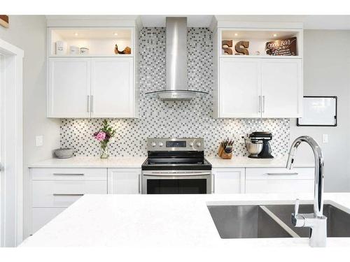 33 Lundberg Crescent, Red Deer, AB - Indoor Photo Showing Kitchen With Upgraded Kitchen