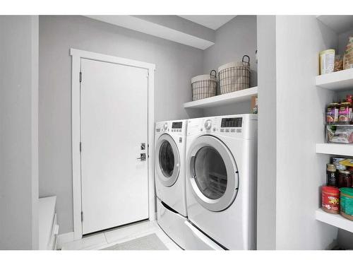 33 Lundberg Crescent, Red Deer, AB - Indoor Photo Showing Laundry Room