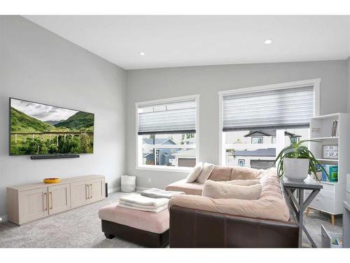 33 Lundberg Crescent, Red Deer, AB - Indoor Photo Showing Living Room