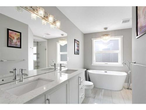 33 Lundberg Crescent, Red Deer, AB - Indoor Photo Showing Bathroom