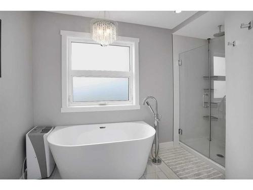 33 Lundberg Crescent, Red Deer, AB - Indoor Photo Showing Bathroom