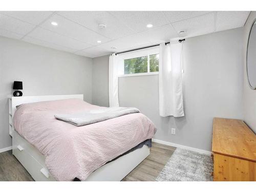 33 Lundberg Crescent, Red Deer, AB - Indoor Photo Showing Bedroom