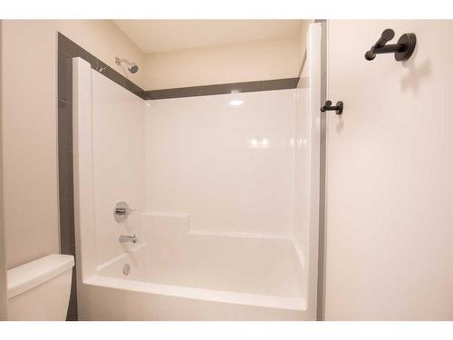27 Gray Close, Sylvan Lake, AB - Indoor Photo Showing Bathroom