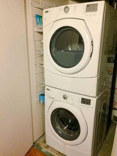 4617 48 Street, Olds, AB - Indoor Photo Showing Laundry Room