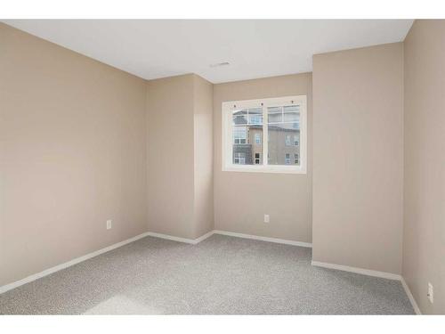 203-5220 50A Avenue, Sylvan Lake, AB - Indoor Photo Showing Other Room