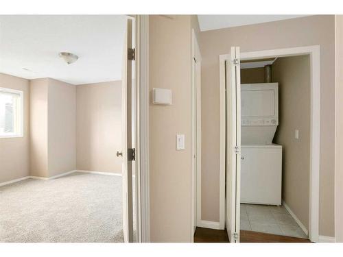 203-5220 50A Avenue, Sylvan Lake, AB - Indoor Photo Showing Laundry Room
