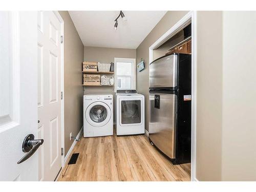 45 Firdale Court, Sylvan Lake, AB - Indoor Photo Showing Laundry Room