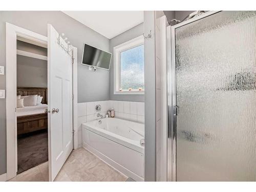 9 Bowman Circle, Sylvan Lake, AB - Indoor Photo Showing Bathroom
