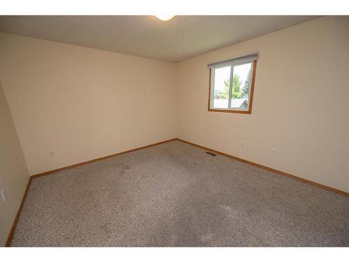 2 Griffiths Avenue, Red Deer, AB - Indoor Photo Showing Other Room