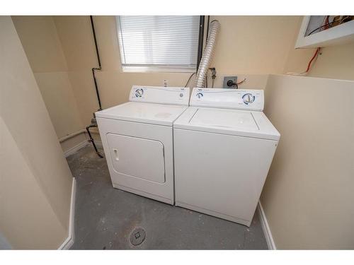 2 Griffiths Avenue, Red Deer, AB - Indoor Photo Showing Laundry Room