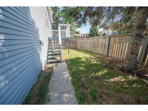 2 Griffiths Avenue, Red Deer, AB - Outdoor