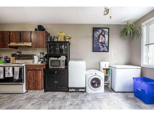 101-304-6821 59 Avenue, Red Deer, AB - Indoor Photo Showing Laundry Room