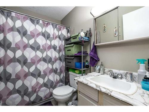 101-304-6821 59 Avenue, Red Deer, AB - Indoor Photo Showing Bathroom