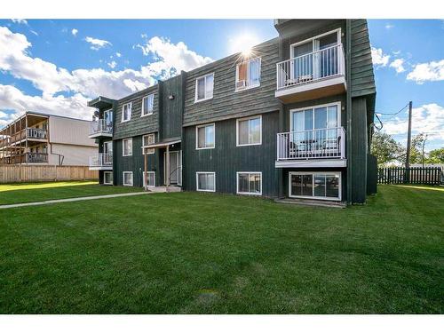 101-304-6821 59 Avenue, Red Deer, AB - Outdoor