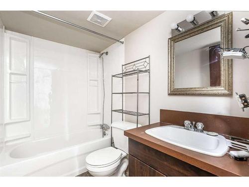 101-304-6821 59 Avenue, Red Deer, AB - Indoor Photo Showing Bathroom