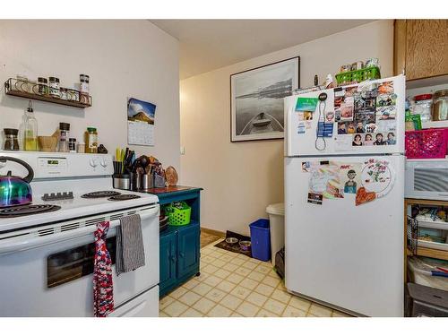 5438 39 Street, Red Deer, AB - Indoor Photo Showing Kitchen